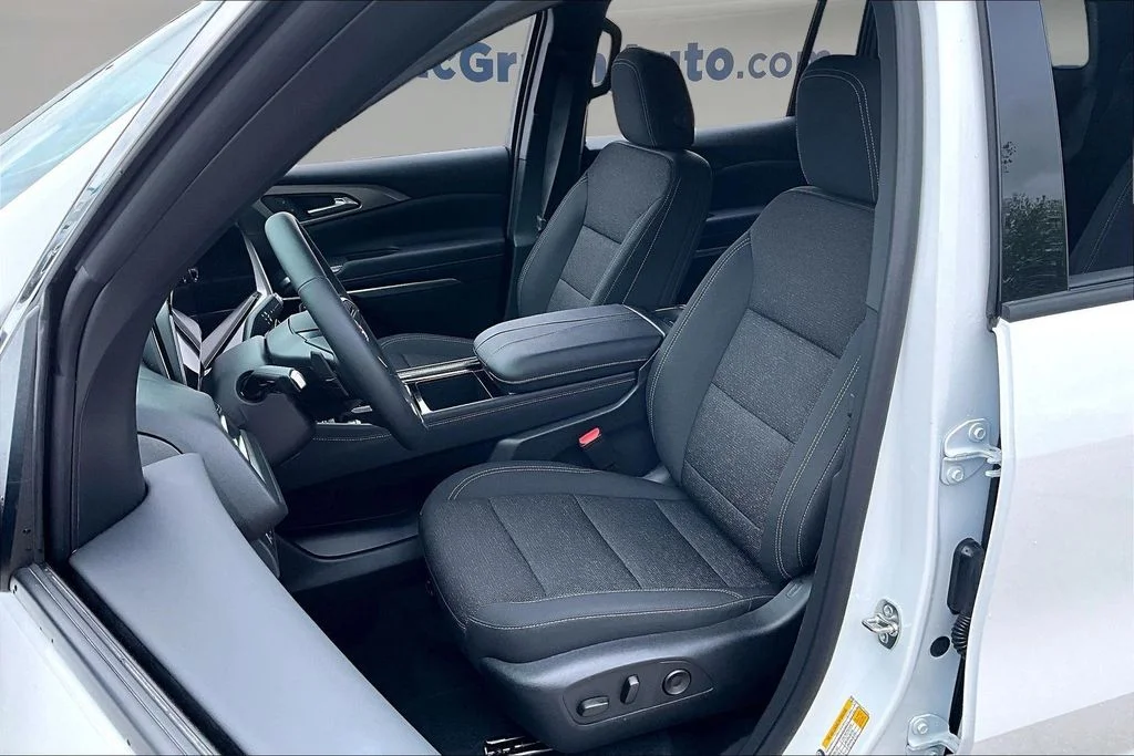 Used 2026 White Chevrolet LT image 24
