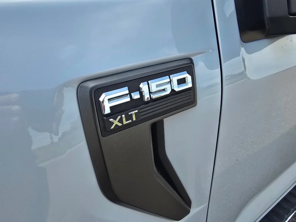 Used 2022 SPACE WHITE METALLIC Ford XLT image 30