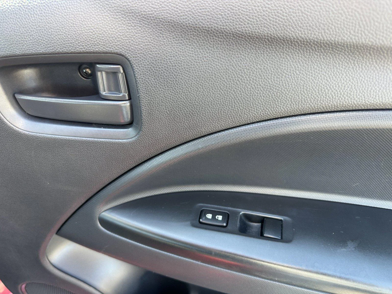 Used 2024  Mitsubishi ES image 10