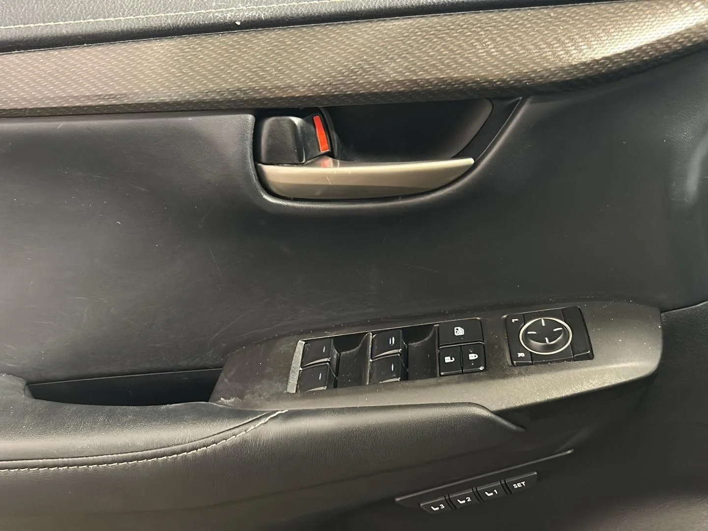 Used 2015 Silver Lining Metallic Lexus Premium image 6