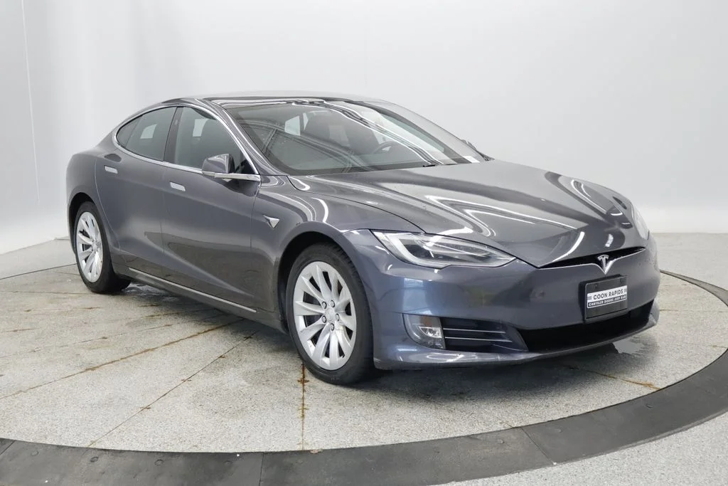 Used 2020  Tesla Long Range image 7