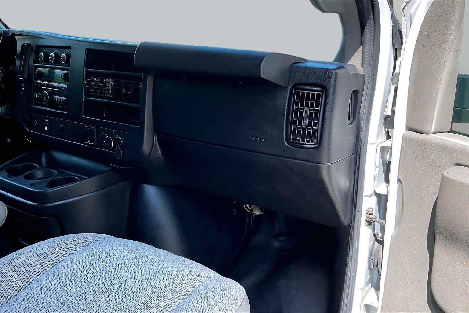 Used 2017 Summit White Chevrolet  image 18