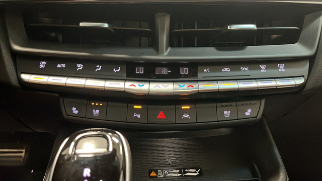 Used 2020 White Cadillac V-Series image 17