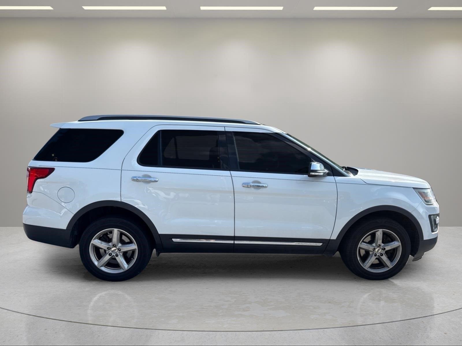 Used 2016 Oxford White Ford XLT image 20