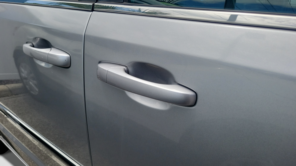 Used 2014 Silver Chrysler S image 6