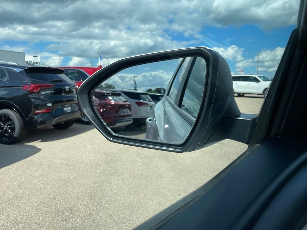 Used 2025 White Hyundai SEL image 31