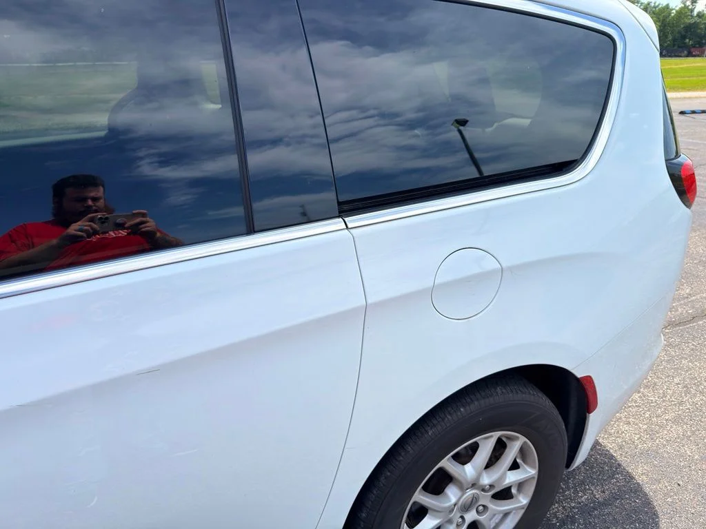 Used 2022 White Chrysler LX image 10
