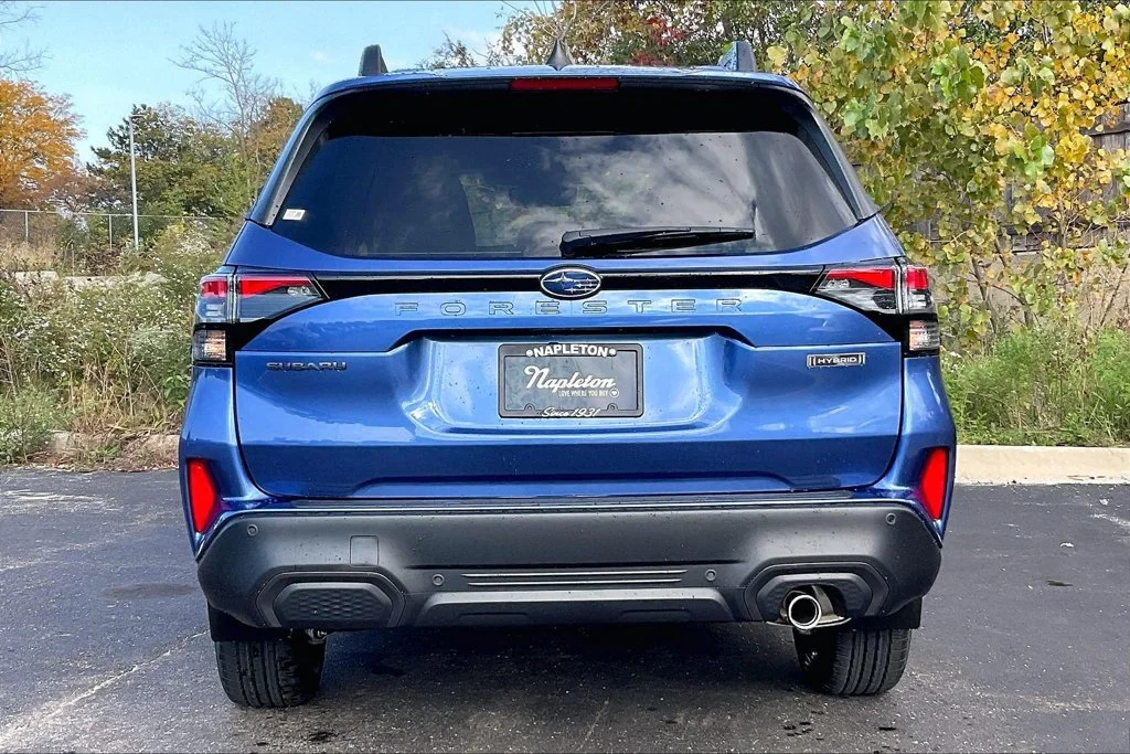 New 2026 DAYBREAK BLUE PEARL Subaru Limited Hybrid image 4
