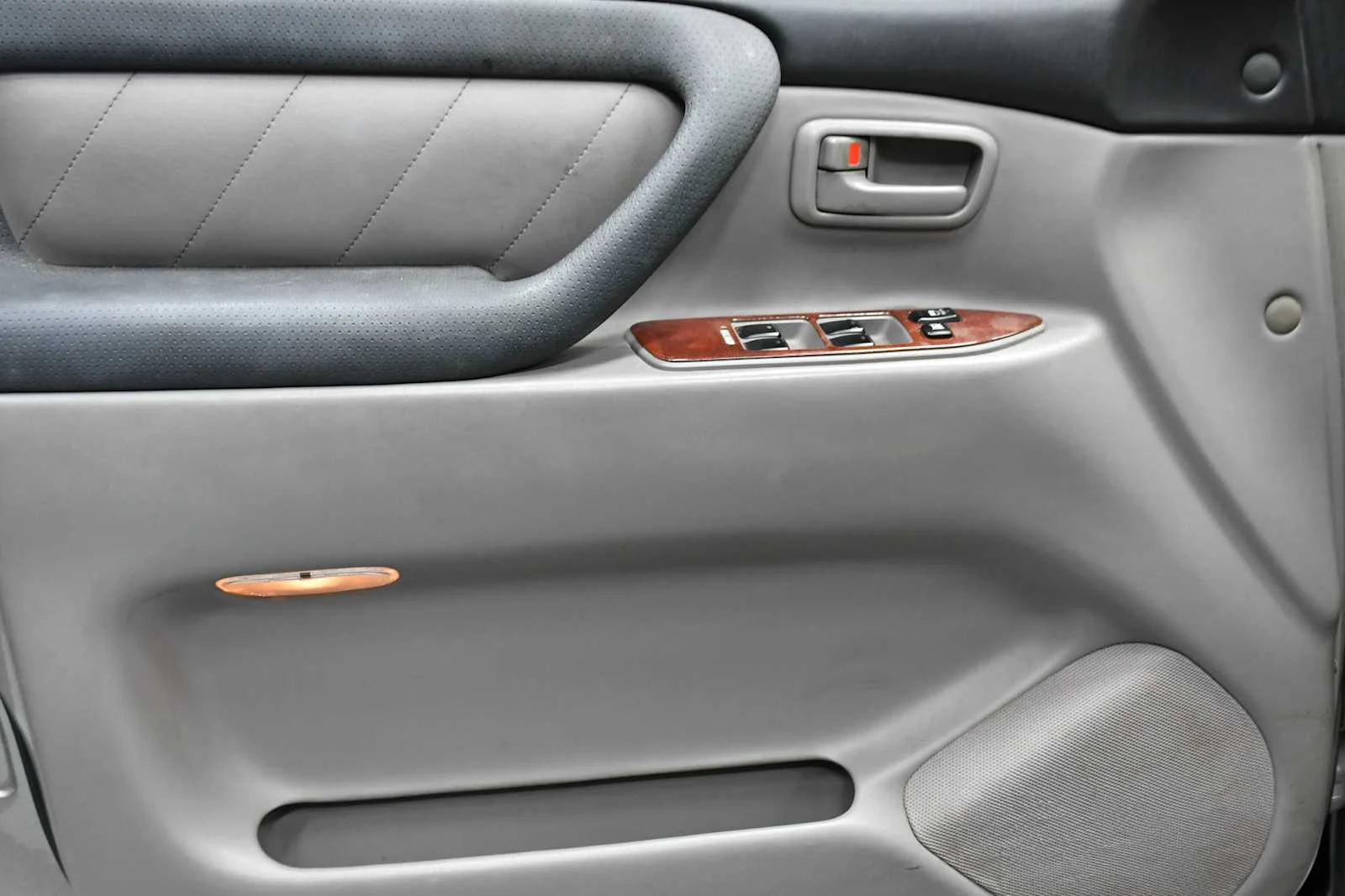 Used 2006 Thunder Cloud Metallic Toyota  image 13