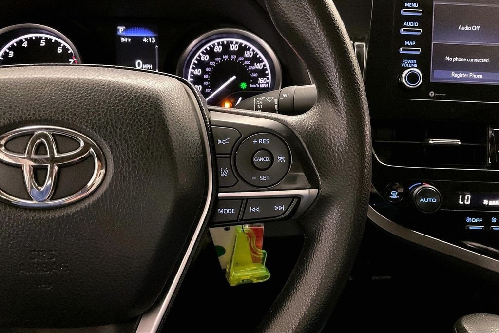 Used 2022 White Toyota LE image 23