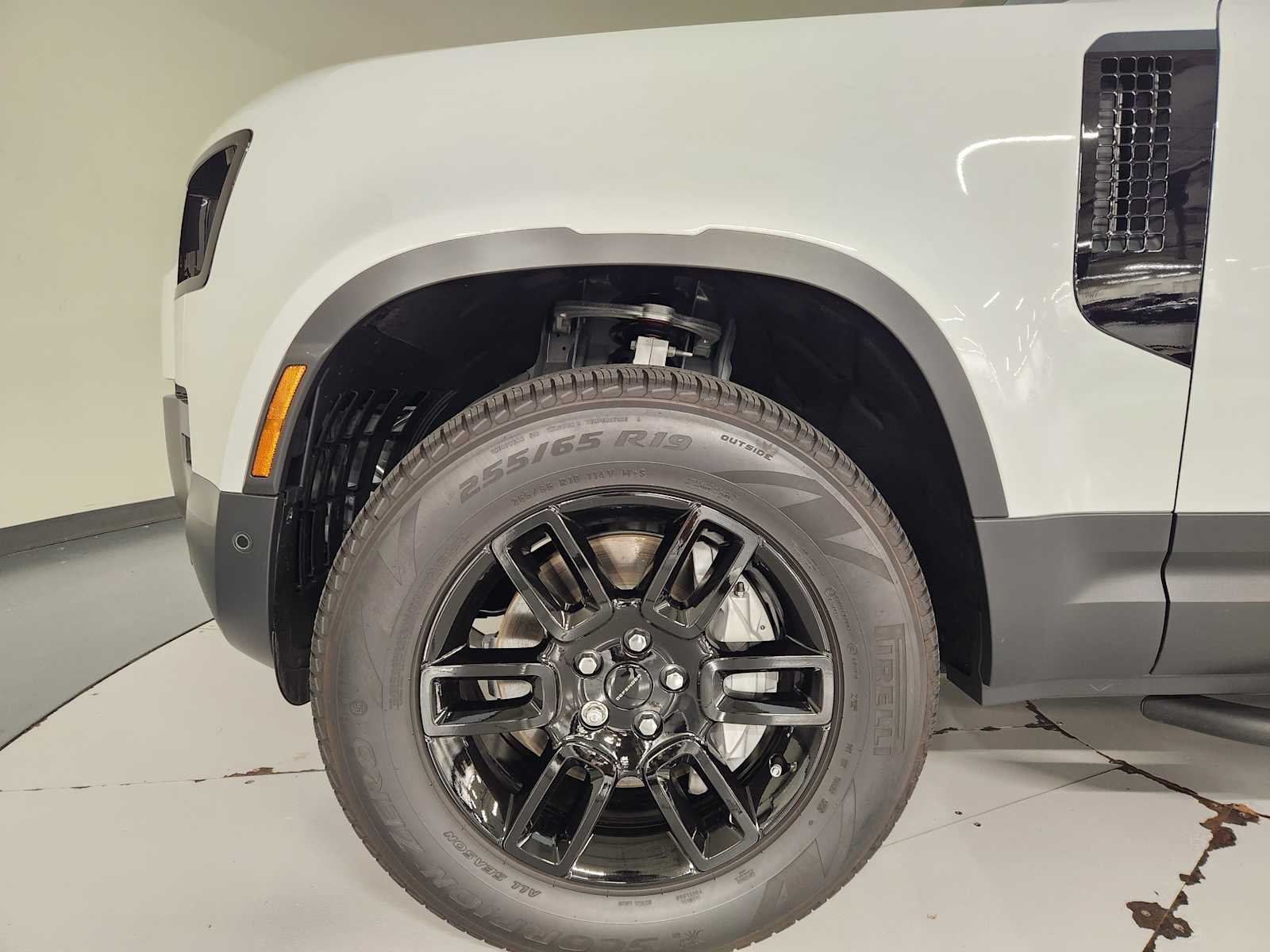 Used 2026 Fuji White Land Rover S image 11