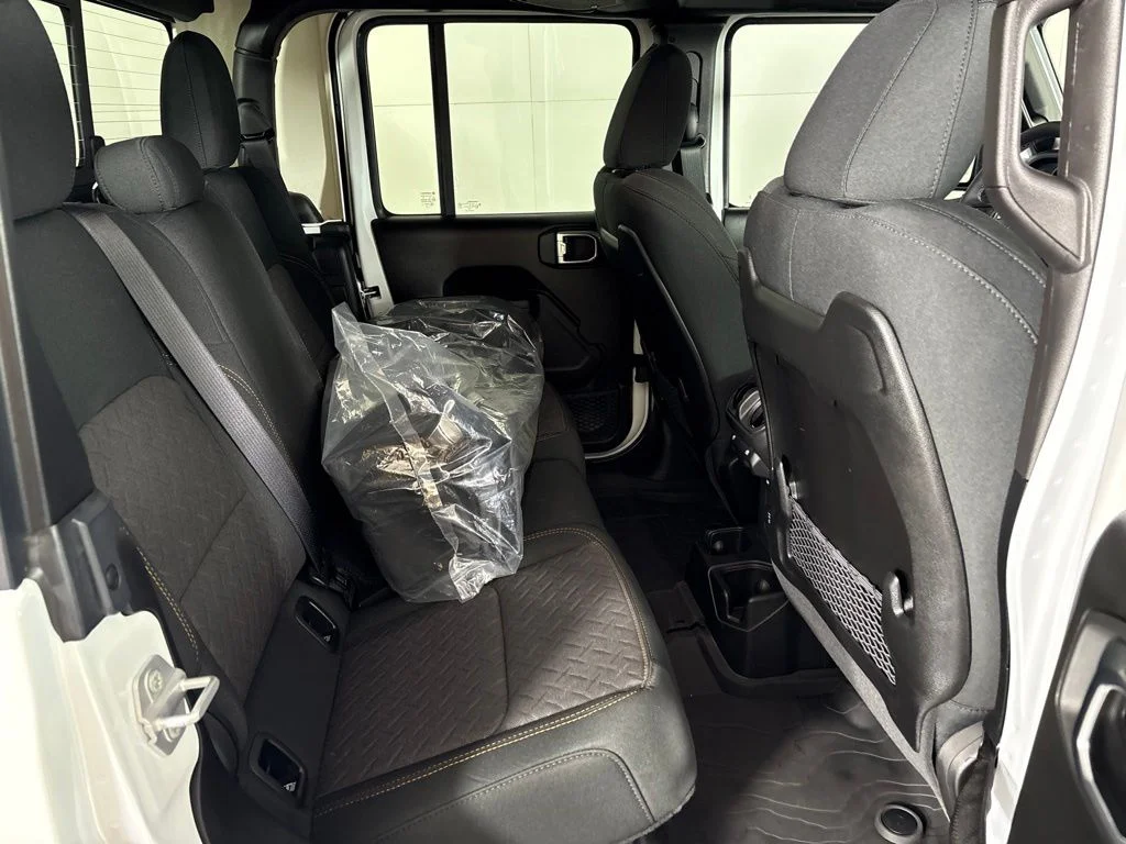 Used 2025 White Jeep Mojave image 23