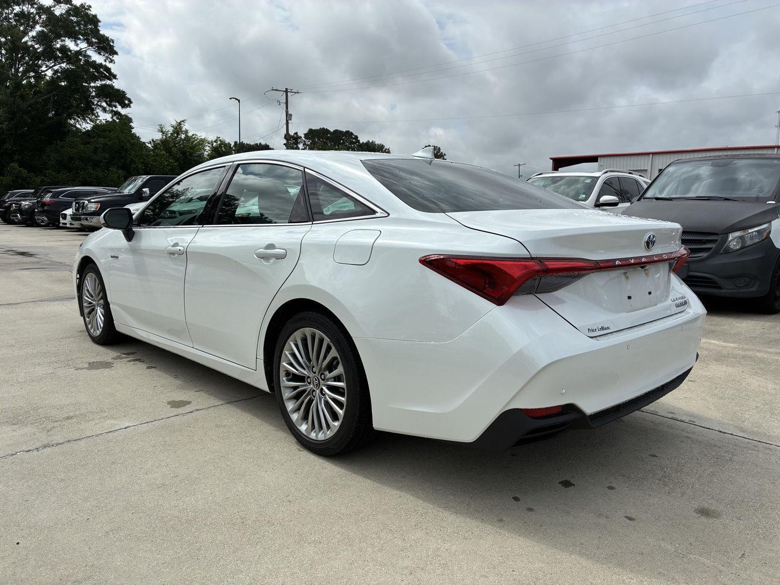 Used 2020 Wind Chill Pearl Toyota Hybrid Limited image 17