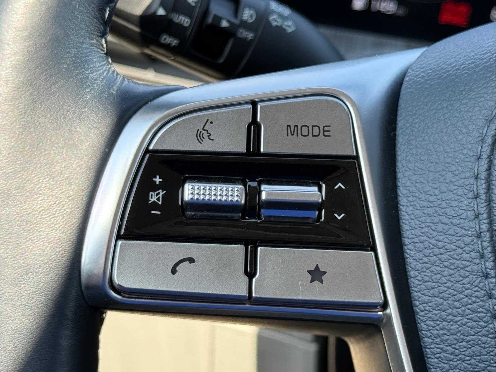 Used 2023 Glacial White Pearl Kia SX image 29