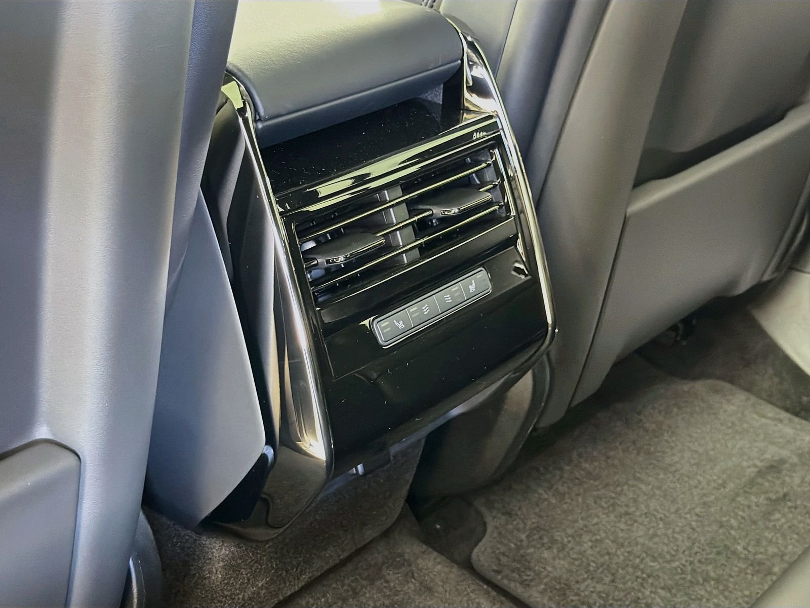 New 2026 Santorini Black LAND ROVER SE image 28