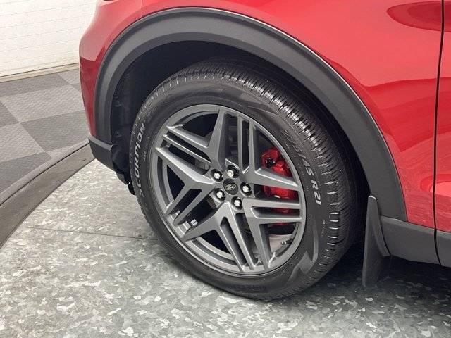 Used 2025 Rapid Red Metallic Tinted Clearcoat Ford ST-Line image 36
