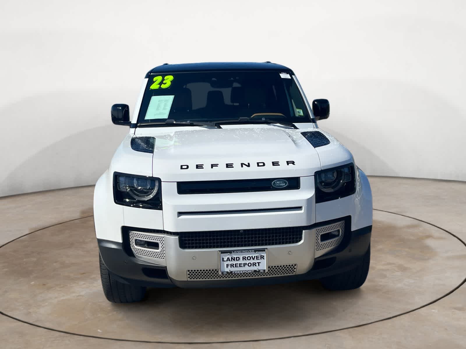 Used 2023 Fuji White Land Rover SE image 8