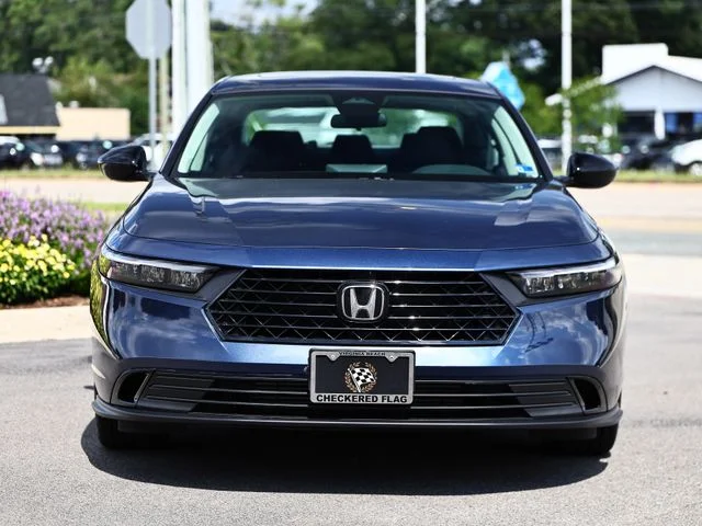 Used 2025 Canyon River Blue Metallic Honda SE image 15