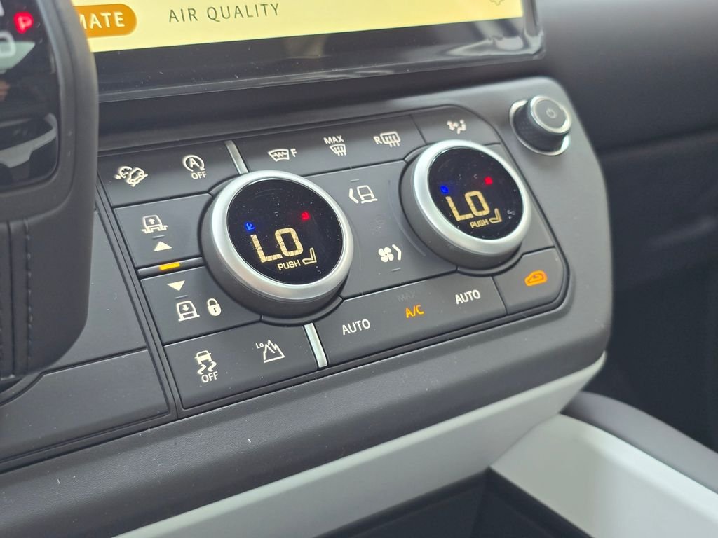 2026 Land Rover Defender X-Dynamic SE - Photo 24