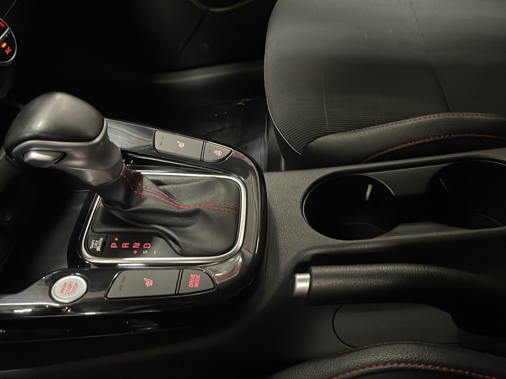 Used 2020 White Kia GT-Line Turbo image 21