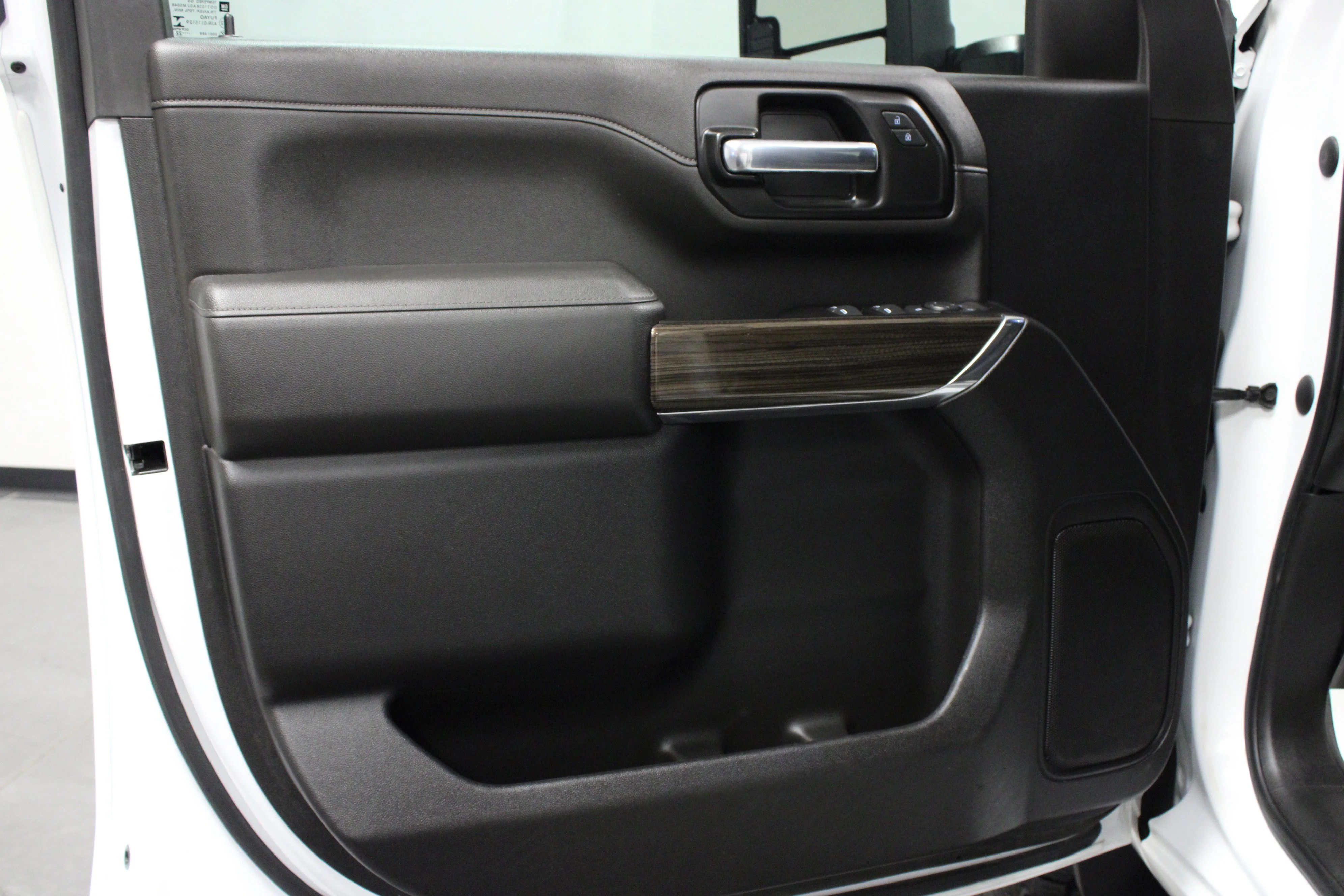 Used 2022 Summit White Chevrolet LT image 11