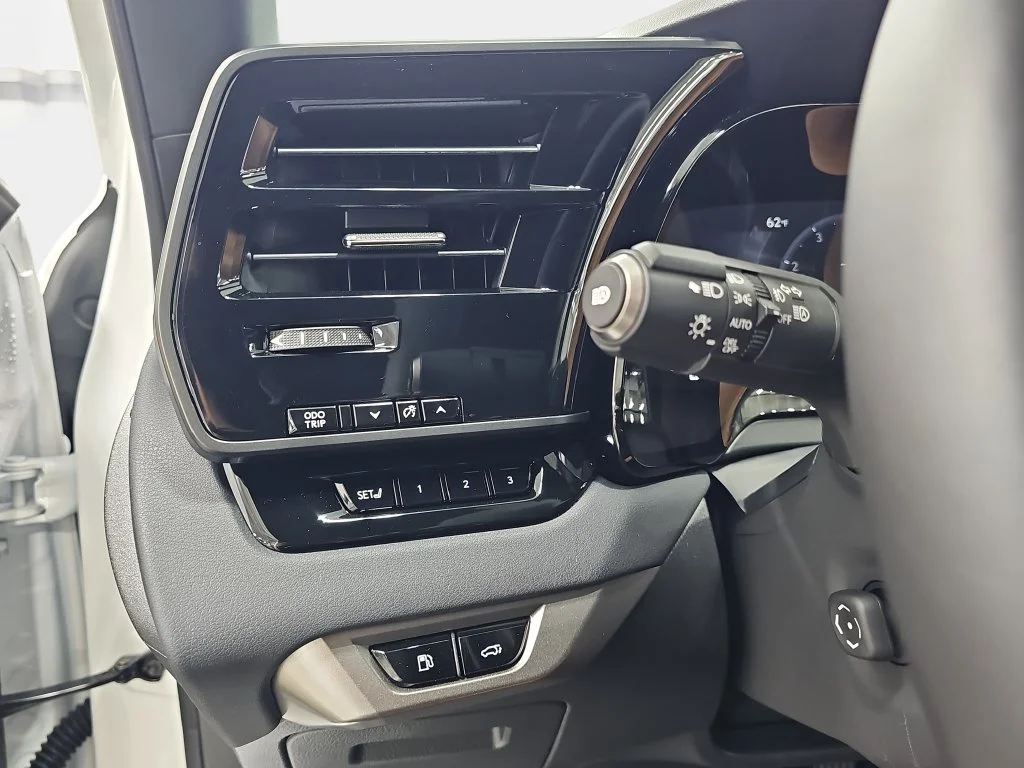New 2026 Eminent White Pearl Lexus PREMIUM PLUS image 25