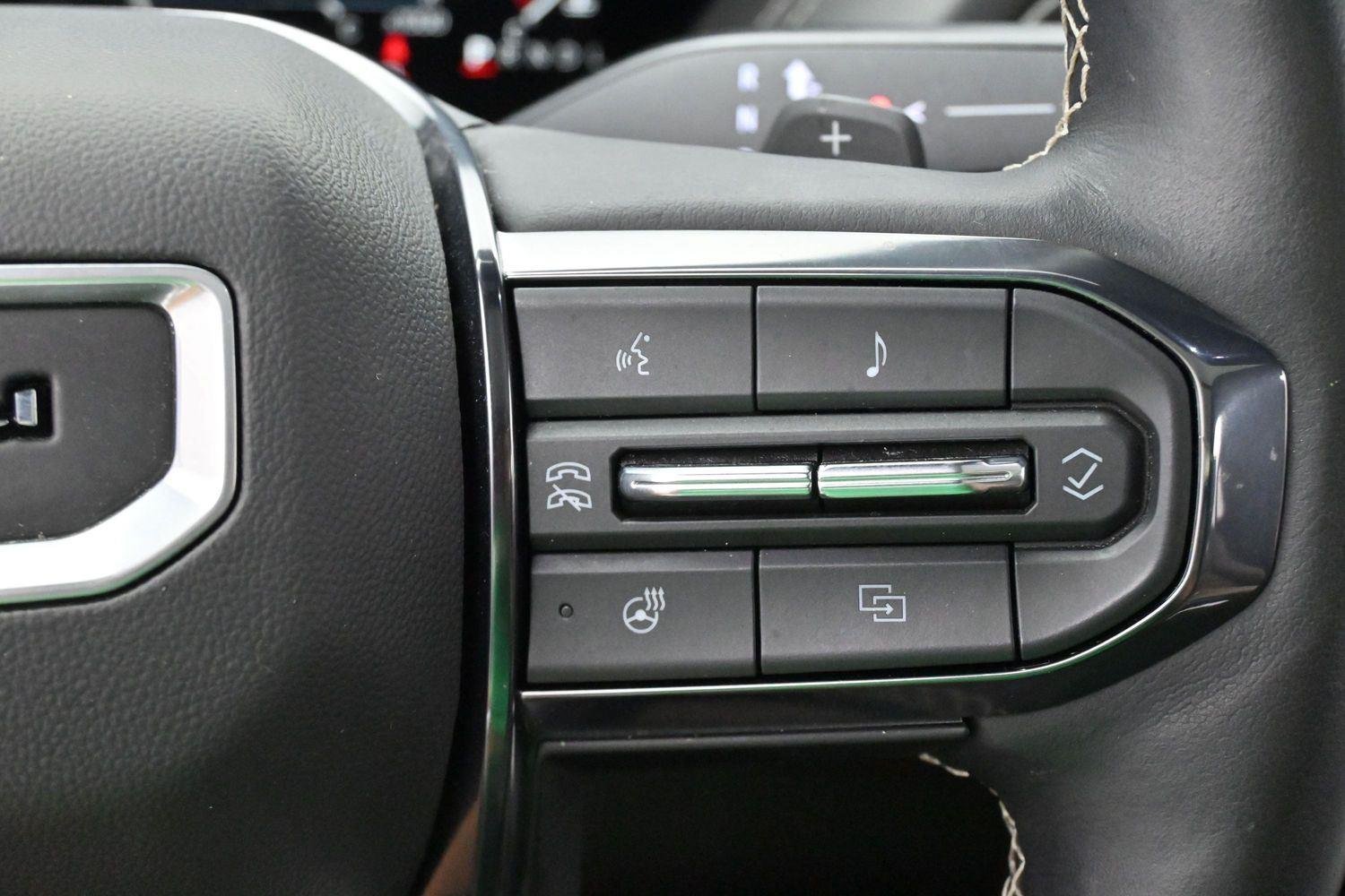 Used 2025 Volcanic Red Tintcoat GMC Denali Ultimate image 22