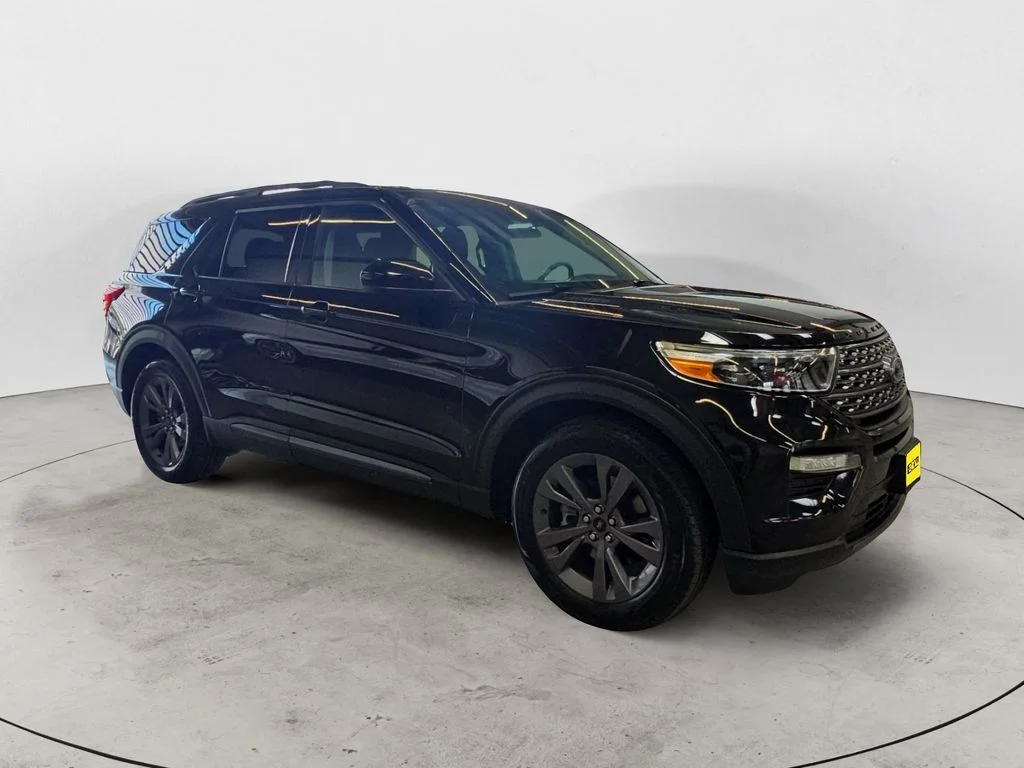 Used 2024 Black Ford XLT image 3