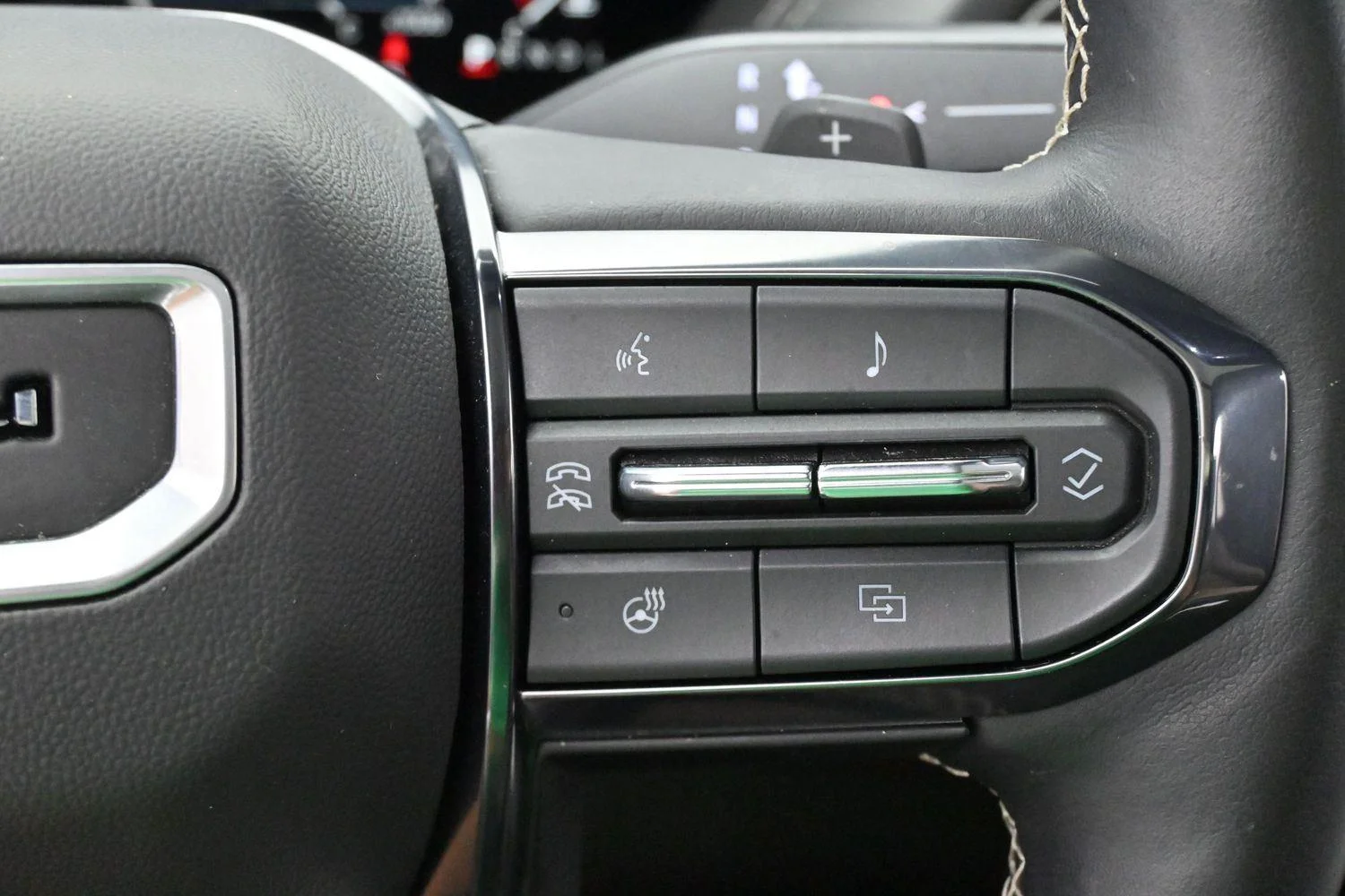 Used 2025 Volcanic Red Tintcoat GMC Denali Ultimate image 22