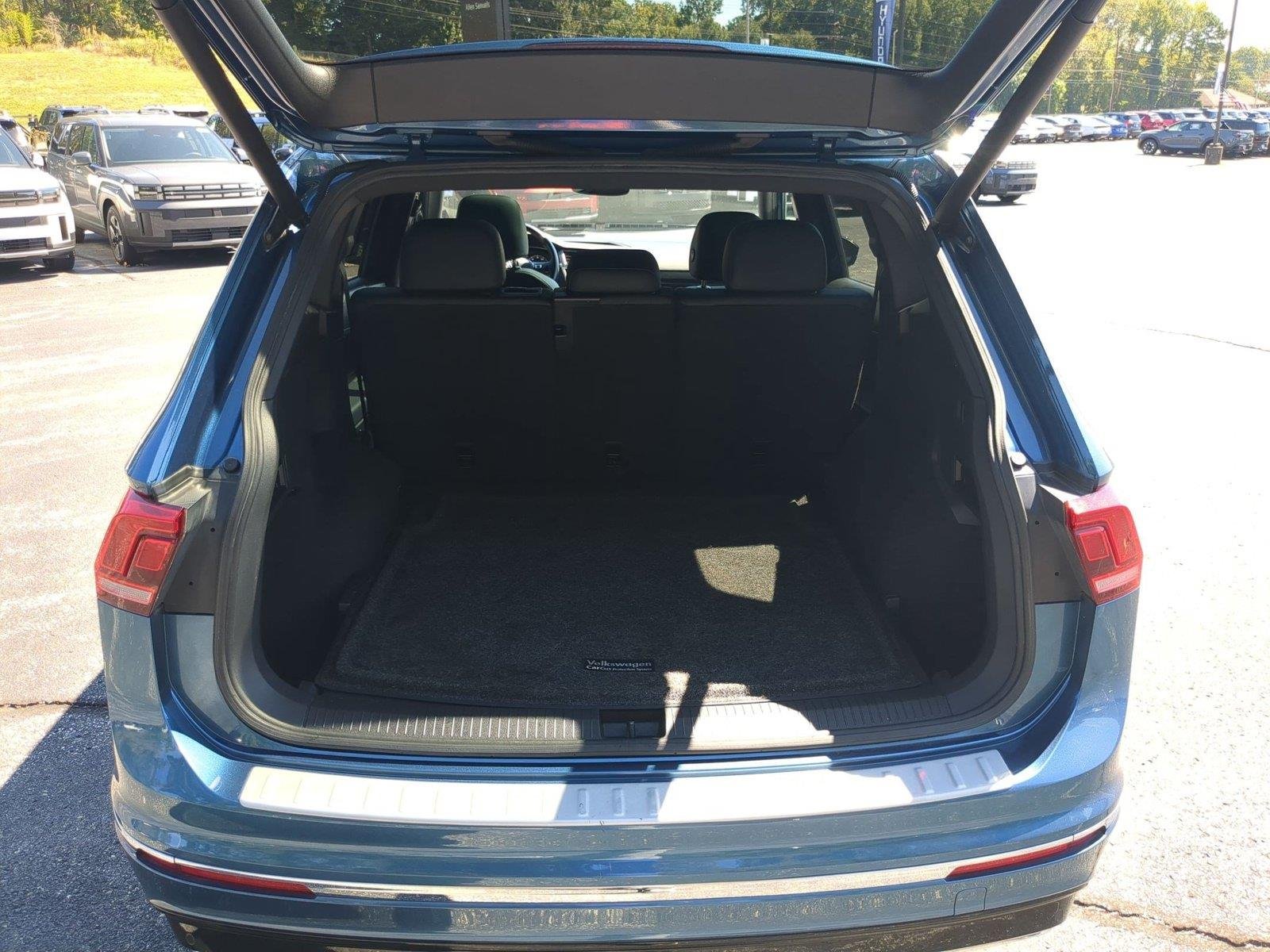 Used 2018 BLUE VOLKSWAGEN  image 5
