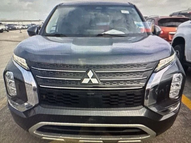Used 2024 Black Mitsubishi SE image 7
