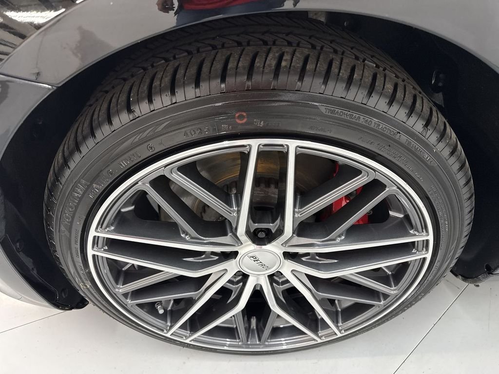 Used 2018  Tesla Long Range image 10