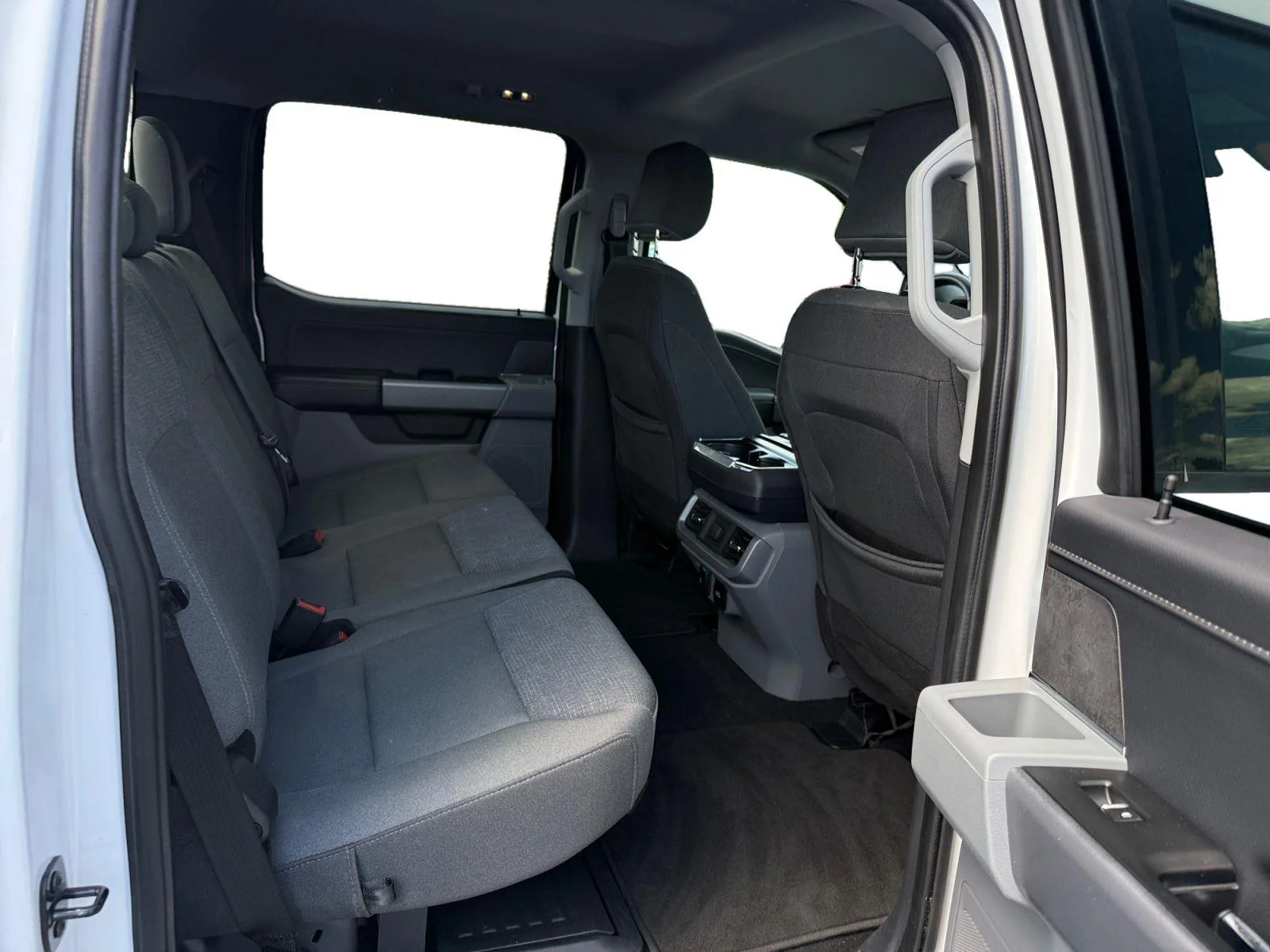 Used 2024 Oxford White Ford XLT image 23