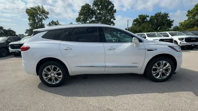 Used 2020 White Frost Tricoat Buick FWD 4dr Avenir image 2