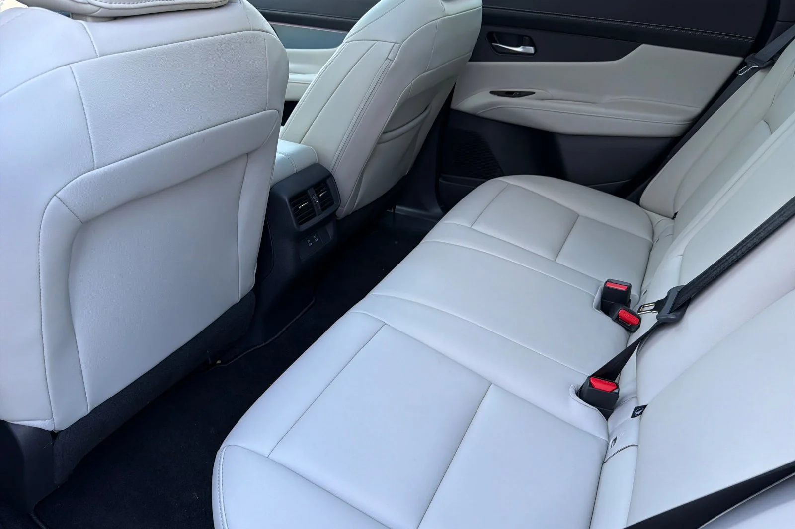 Used 2025 Everest White Pearl Tricoat Nissan SL image 10