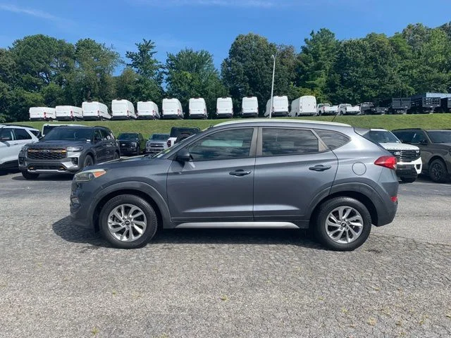 Used 2017 Gray Hyundai SE image 5