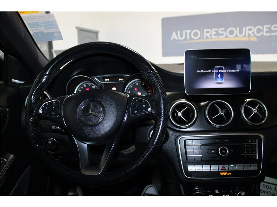 Used 2019 Black Mercedes-Benz GLA 250 image 31