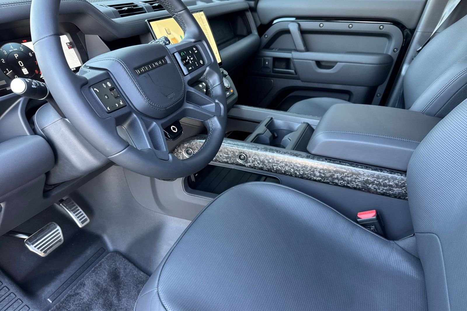 2026 Land Rover Defender OCTA Black - Photo 9