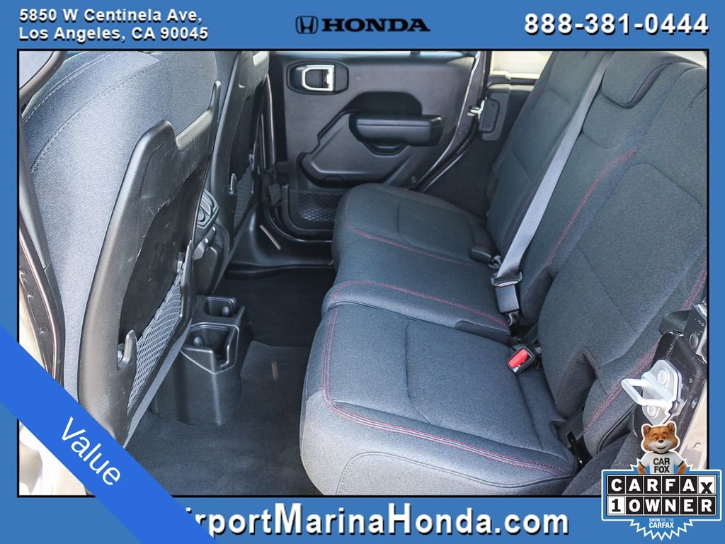 Used 2025 Crystal Metallic Jeep Rubicon image 22