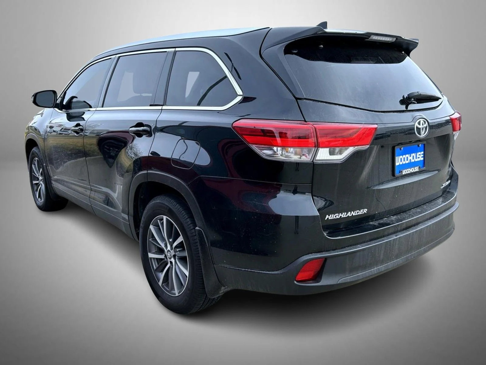 Used 2019 Black Toyota XLE image 7