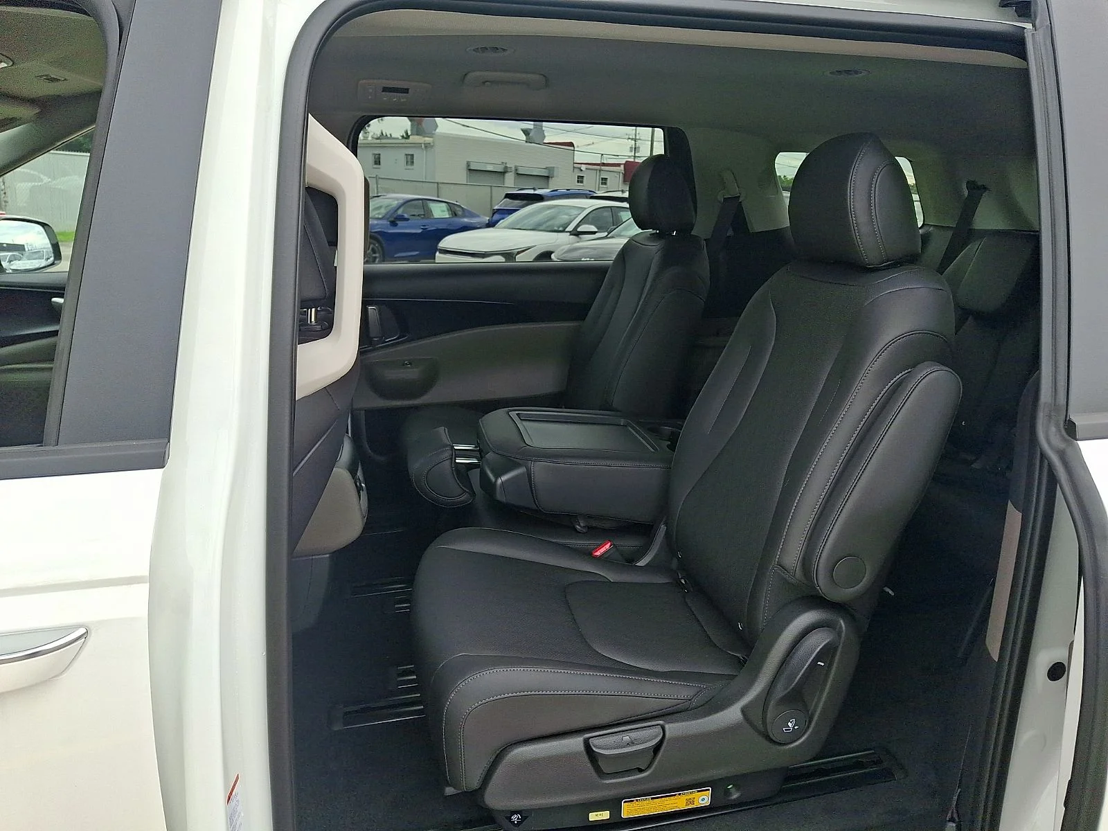 New 2027 White Kia LXS image 9