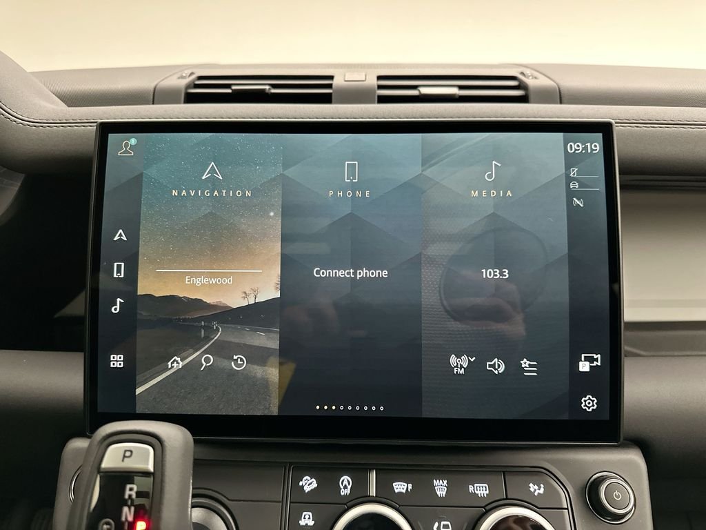 New 2026 Woolstone Green Metallic Land Rover S image 14