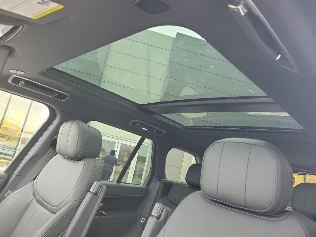 New 2027 Santorini Black Land Rover SE image 29