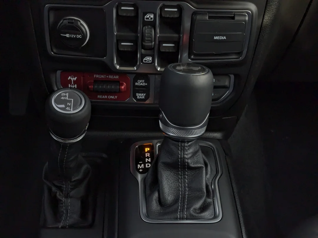 New 2026 Grey Jeep Rubicon - - 4x4 - Nappa Lthr - 3-Pc Hardtop - Safety Grp - 8- Spd Auto - Remote Start & More! image 22