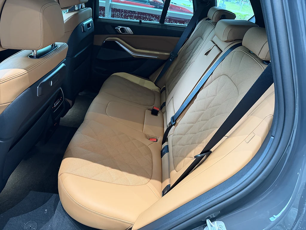 New 2026 Dravit Grey Metallic BMW xDrive40i image 13