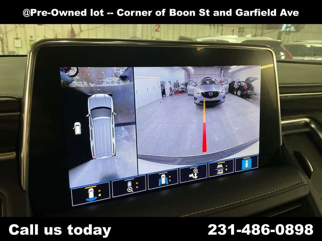 Used 2021 WHITE FROST TRICOAT GMC SLT image 24