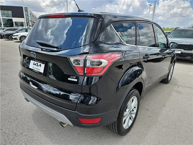 Used 2017 Shadow Black Ford SE Front-wheel Drive image 5