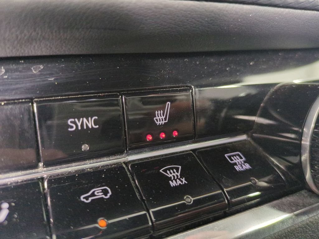 Used 2025 White Chevrolet LT image 28