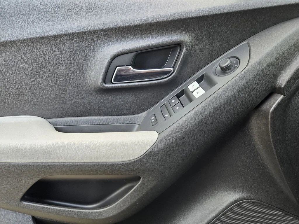2018 Chevrolet Trax LS - Photo 18