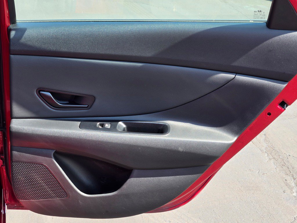 2025 Hyundai Elantra SEL - Photo 9